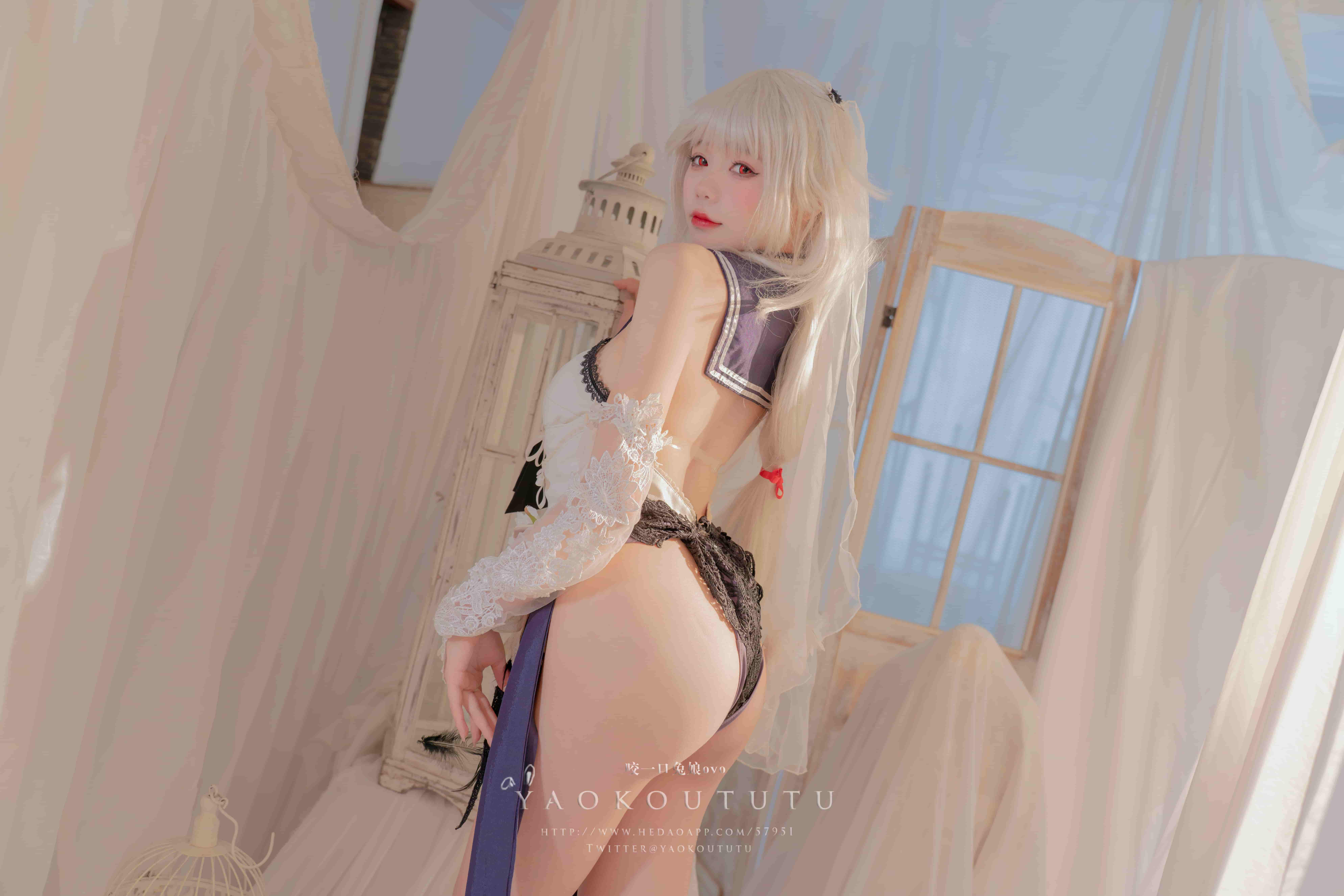 咬一口兔娘(yiko湿润兔) NO.13 九月T3专属特典『梳妆的大小姐-可畏』[57P 925MB]